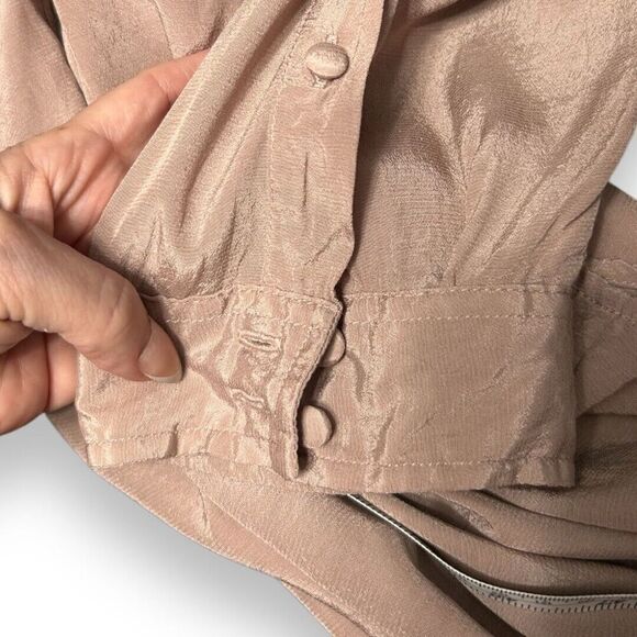 Torrid 5X Blush Pink Satin Blouse Button Up Neutral Minimal Work Career NWT - Picture 8 of 12